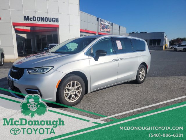 Used 2024 Chrysler Pacifica Touring-L FWD image 5