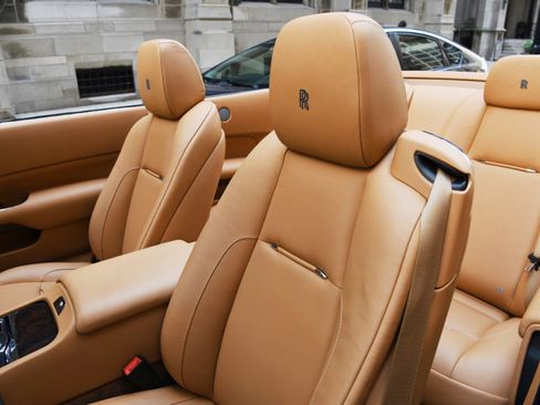 Used 2021 Rolls-Royce Dawn image 10