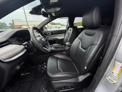 Used 2025 Jeep Compass Limited AWD/4WD image 28