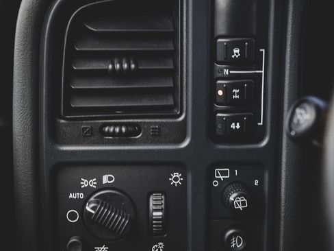 Used 2004 GMC Yukon SLT w/ 1SD Preferred Equipment Group AWD/4WD image 4