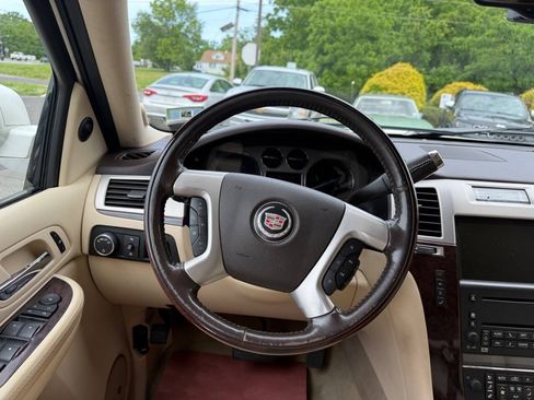 Used 2008 Cadillac Escalade AWD image 12