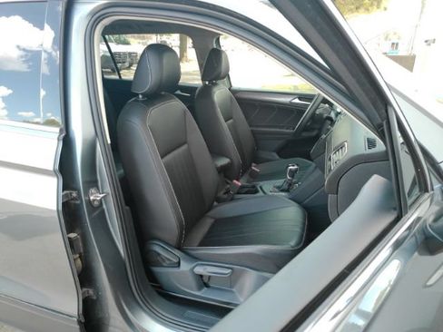 Used 2022 Volkswagen Tiguan SE w/ Panoramic Sunroof Package FWD image 22