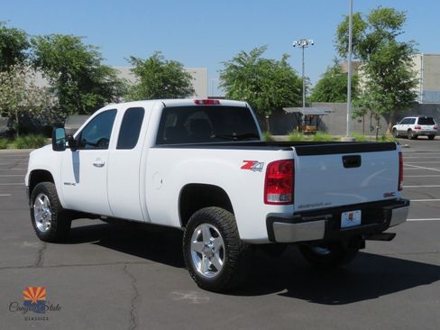 Used 2013 GMC Sierra 2500 SLT w/ SLT Convenience Package AWD/4WD image 8