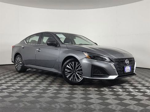 Used 2024 Nissan Altima 2.5 SV FWD image 1