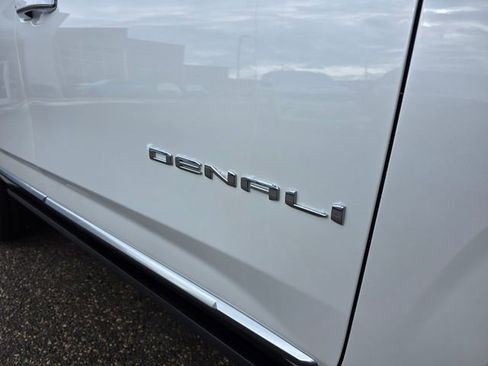 Used 2021 GMC Yukon Denali w/ Denali Premium Package AWD/4WD image 9