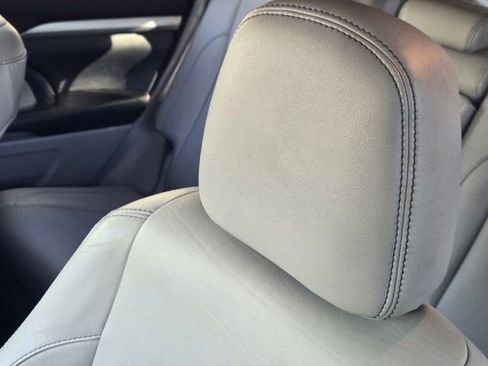 Used 2018 Toyota Highlander XLE image 14