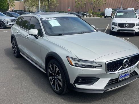 Used 2020 Volvo V60 T5 Cross Country AWD/4WD image 4