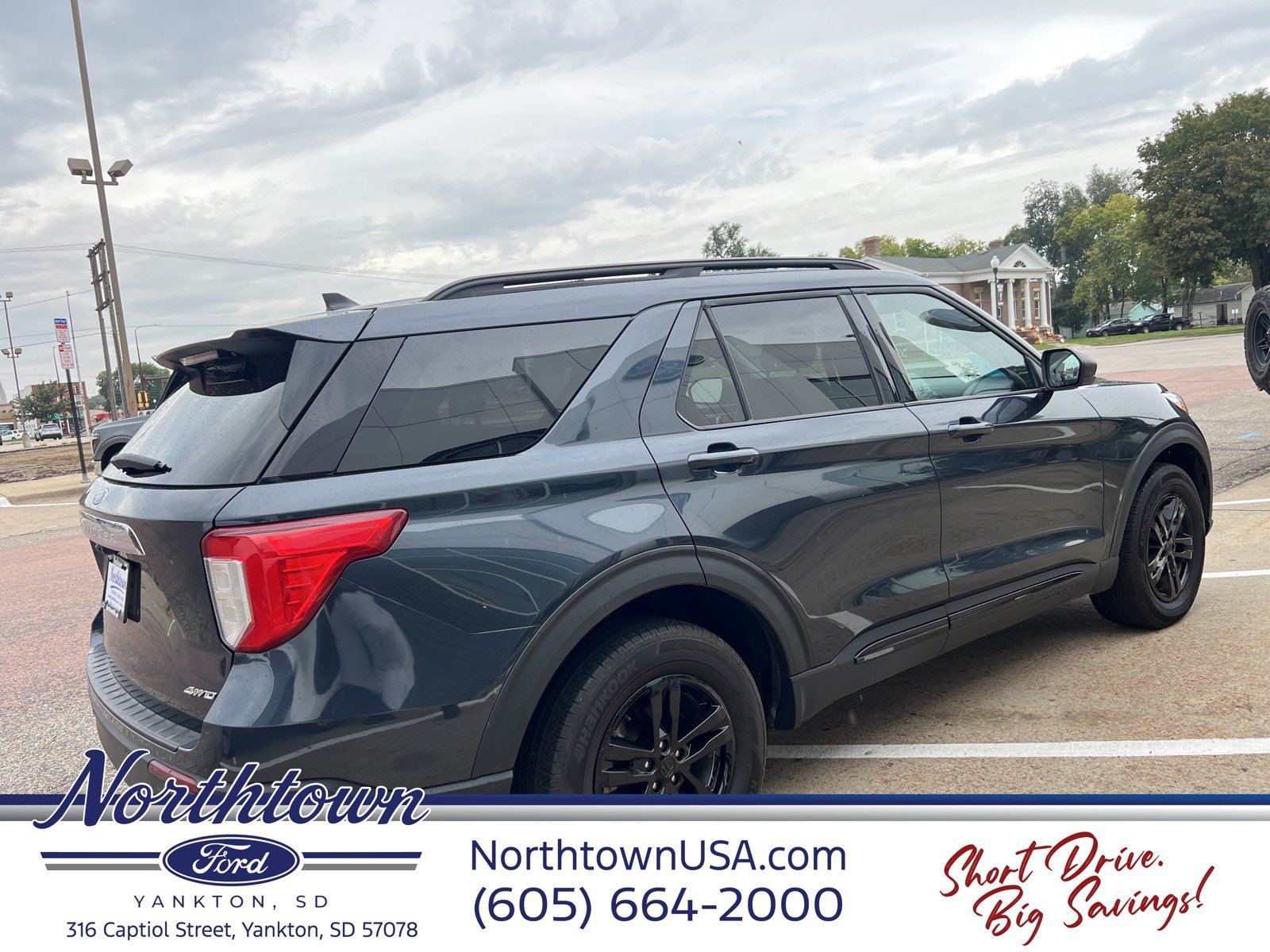 Used 2024 Ford Explorer XLT w/ Equipment Group 202A AWD/4WD image 5