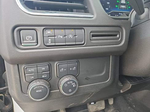 Used 2024 Chevrolet Suburban LT AWD/4WD image 16