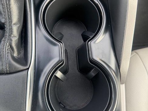 Used 2019 Toyota Camry SE FWD image 23