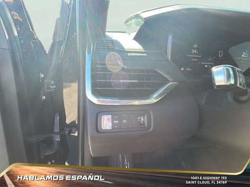 Used 2025 GMC Acadia Elevation image 17
