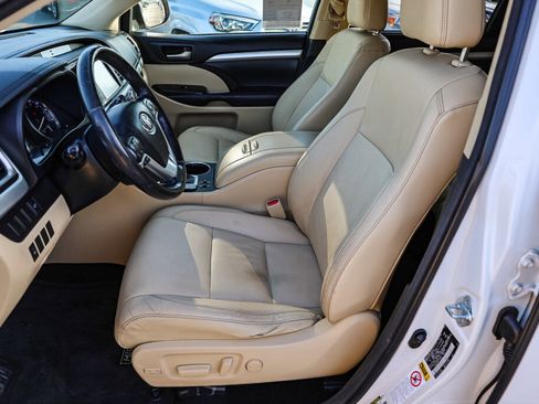 Used 2015 Toyota Highlander XLE image 13