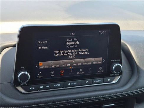 Used 2025 Nissan Rogue SV FWD image 12