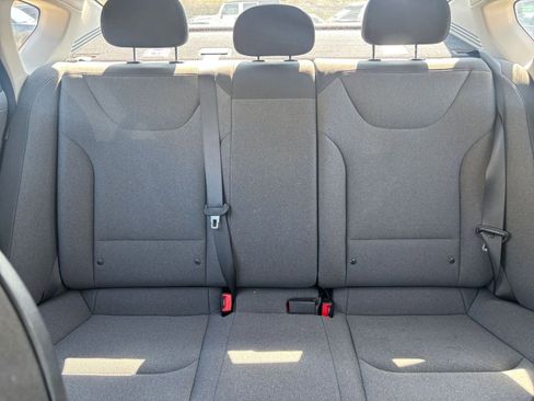 Used 2025 Kia K4 LXS image 37