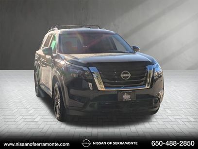 New 2025 Nissan Pathfinder SV w/ SV Premium Package
