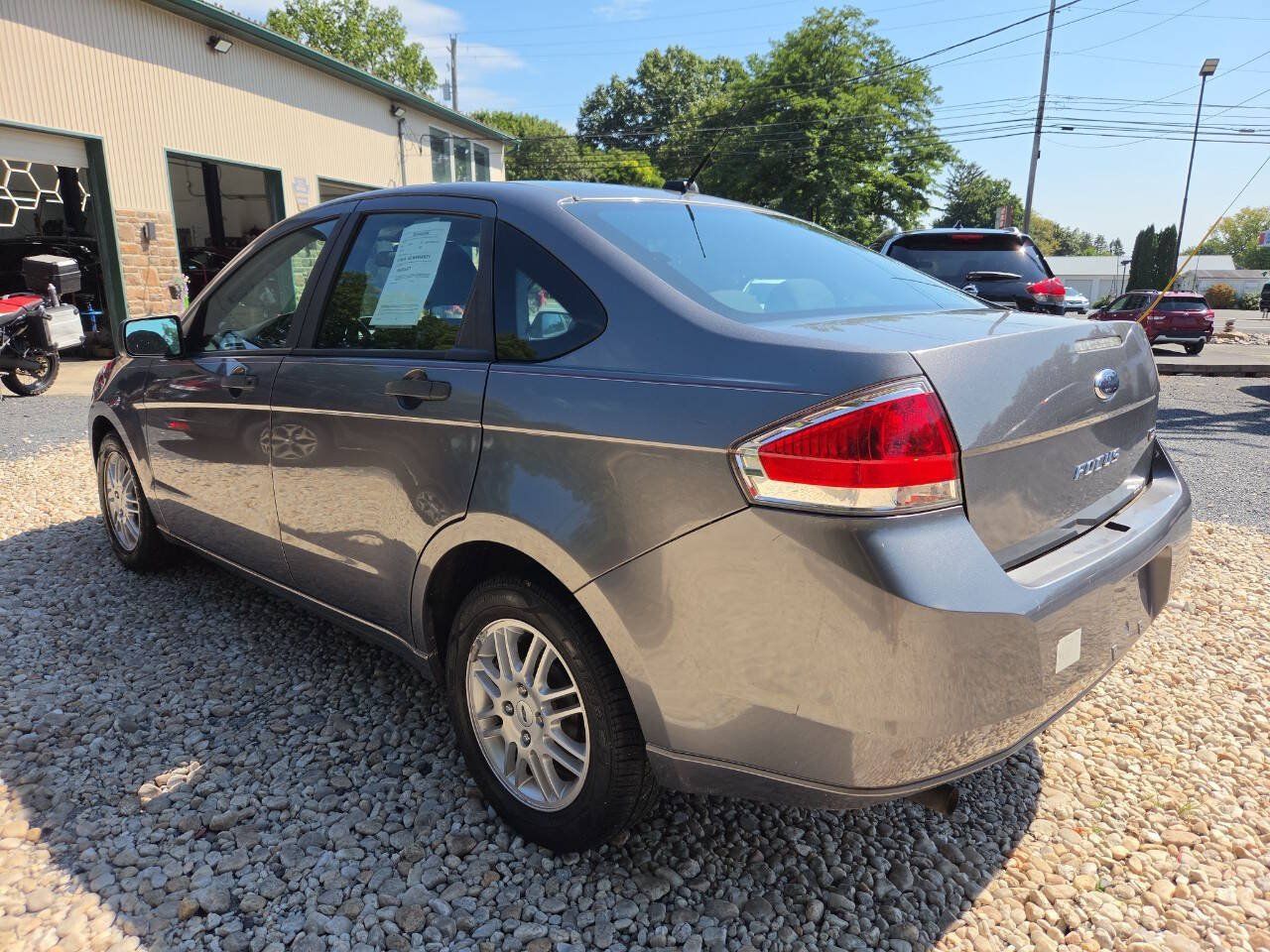 Used 2010 Ford Focus SE FWD image 5