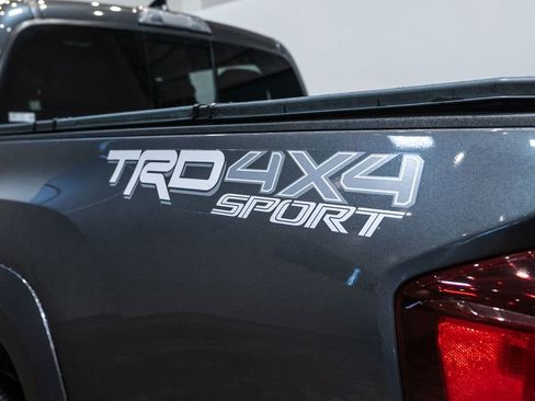 Used 2019 Toyota Tacoma TRD Sport image 9