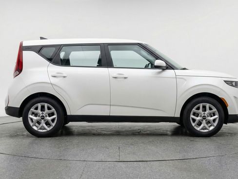 Used 2025 Kia Soul LX w/ LX Technology Package image 11