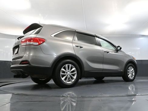 Used 2016 Kia Sorento LX image 45