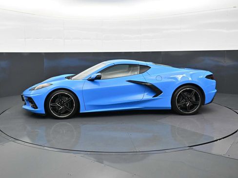 Used 2021 Chevrolet Corvette Stingray Preferred Cpe w/ Engine Appearance Package RWD image 2