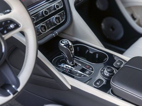 Used 2023 Bentley Bentayga Extended Wheelbase AWD/4WD image 34