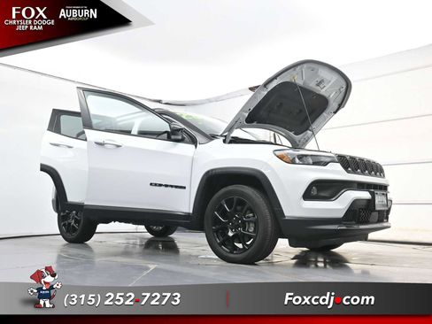 Used 2023 Jeep Compass Latitude w/ Sun and Sound Group AWD/4WD image 32