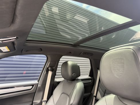 Certified 2023 Porsche Cayenne Platinum Edition AWD/4WD image 30