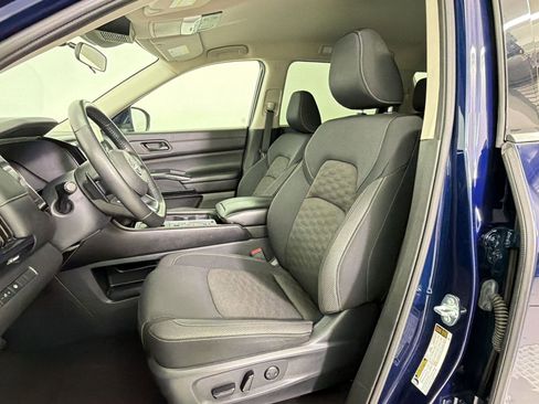 Used 2024 Nissan Pathfinder SV FWD image 5