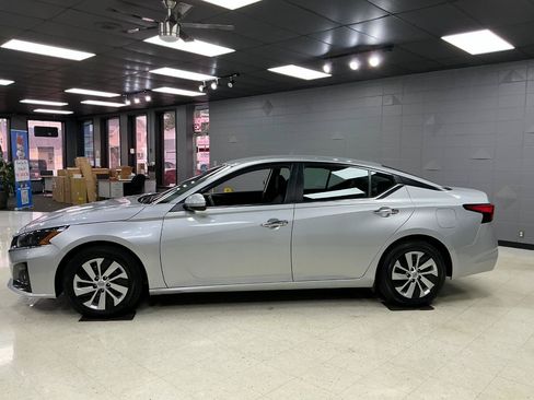 Used 2023 Nissan Altima 2.5 S FWD image 7