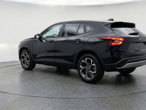 Used 2025 Chevrolet Trax LT w/ LT Convenience Package FWD image 6