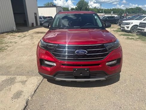 Used 2021 Ford Explorer XLT w/ Equipment Group 202A AWD/4WD image 7