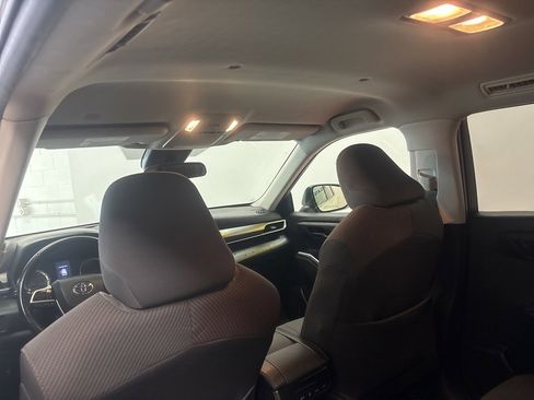 Used 2022 Toyota Highlander LE image 14