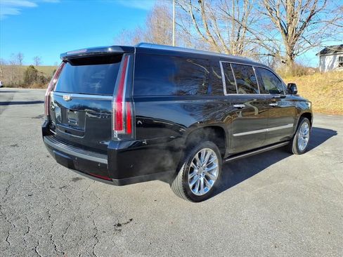 Used 2019 Cadillac Escalade ESV Premium Luxury image 8