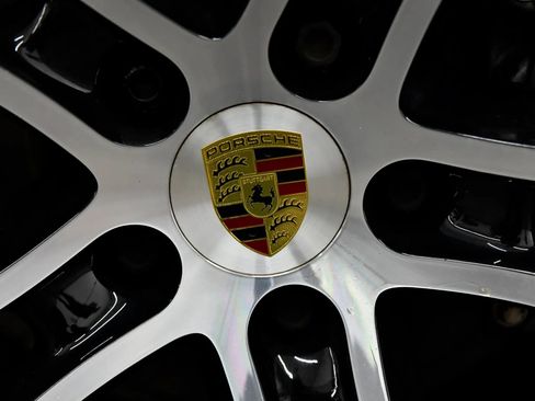 Used 2022 Porsche Cayenne AWD/4WD image 37