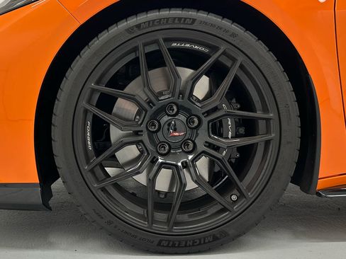 Used 2023 Chevrolet Corvette Z06 RWD image 16