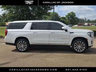 Used 2022 GMC Yukon XL Denali w/ Denali Ultimate Package AWD/4WD video 4