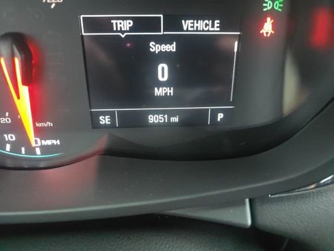 Used 2022 Chevrolet Trax LT w/ LT Convenience Package image 13