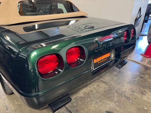 Used 1994 Chevrolet Corvette Convertible RWD image 10