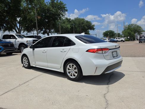 Used 2022 Toyota Corolla LE FWD image 6