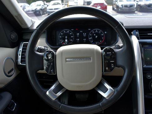 Used 2019 Land Rover Discovery HSE image 14