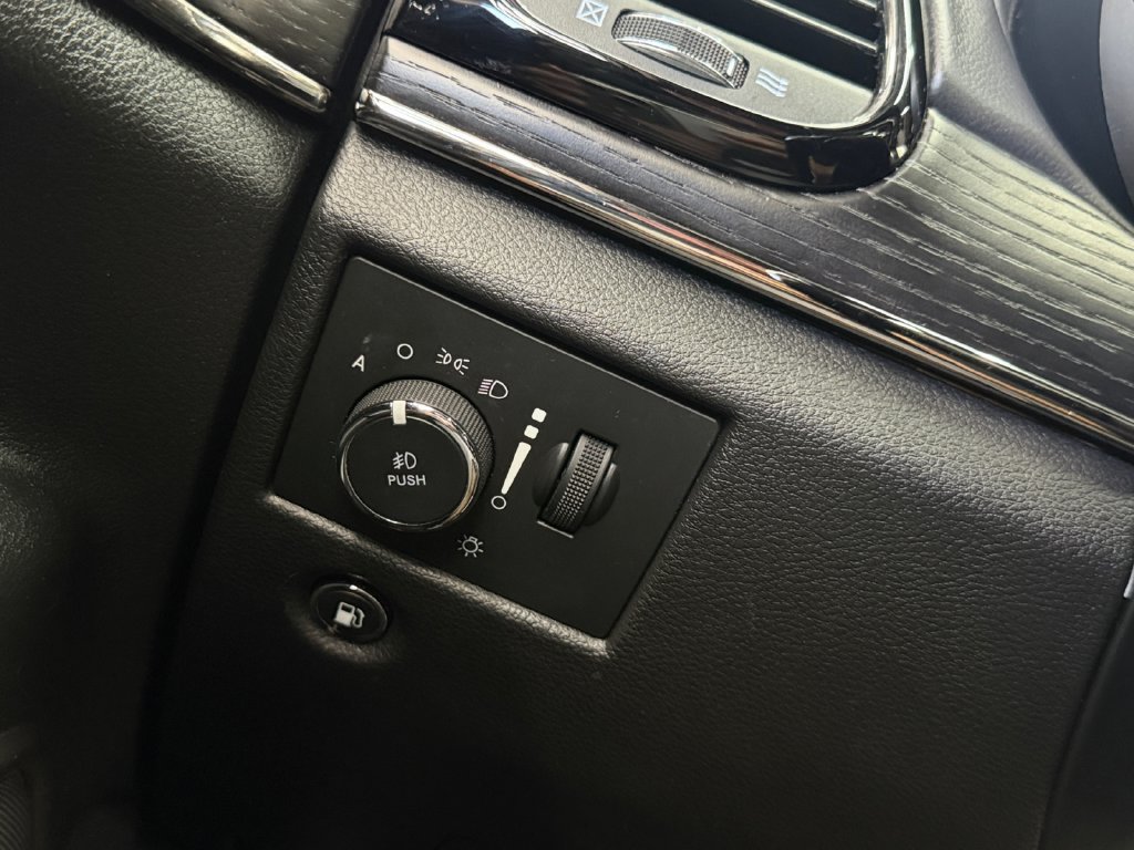 Used 2020 Jeep Grand Cherokee High Altitude AWD/4WD image 19