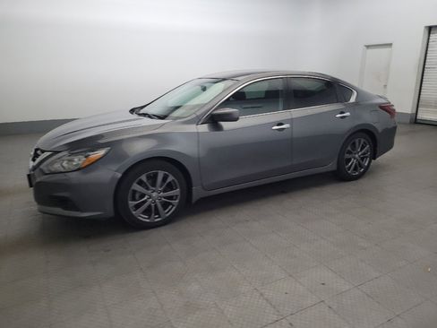 Used 2018 Nissan Altima 2.5 SR w/ SR Special Edition image 2