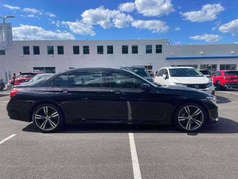 Used 2019 BMW 750i xDrive w/ Autobahn Package AWD/4WD image 4