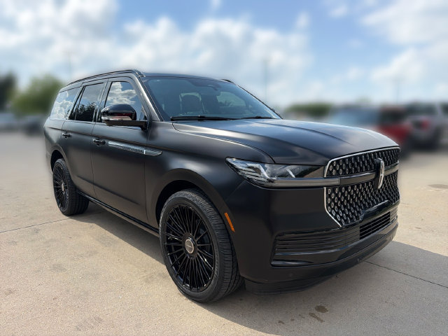 New 2026 Lincoln Navigator Reserve AWD/4WD image 2