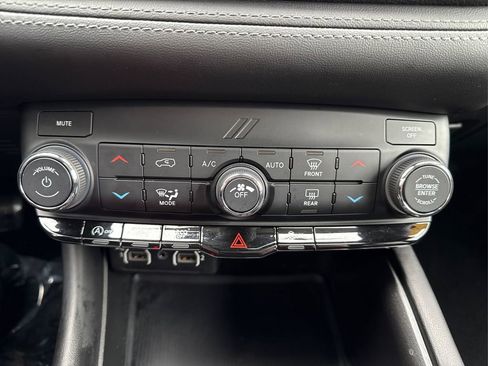 Used 2022 Dodge Durango SXT w/ Anodized Platinum Package image 28