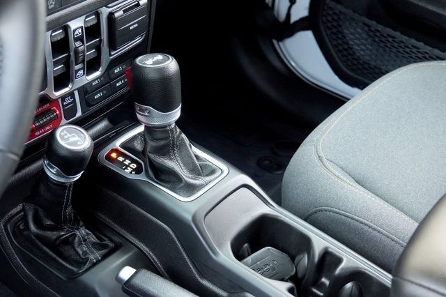 Used 2025 Jeep Wrangler Unlimited Sport AWD/4WD image 18
