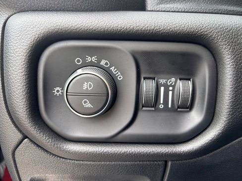 Used 2025 RAM 1500 Laramie AWD/4WD image 18