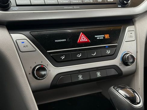 Used 2017 Hyundai Elantra SE FWD image 18