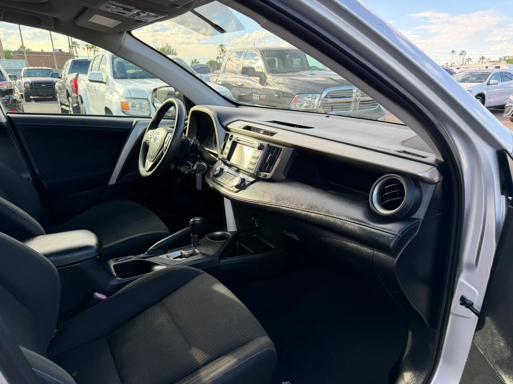 Used 2013 Toyota RAV4 XLE FWD image 25