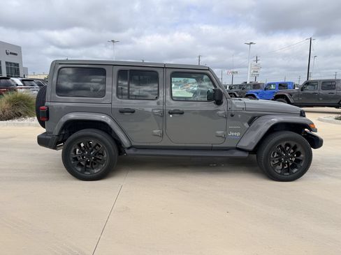 Used 2021 Jeep Wrangler Unlimited Sahara AWD/4WD image 3